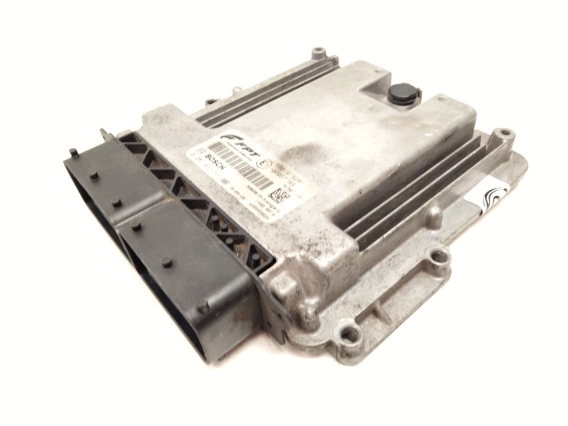 Recambio de centralita motor uce para iveco daily vi furgoneta 33s11, 35s11, 35c11 referencia OEM IAM 5801919281 0281032557 10R0