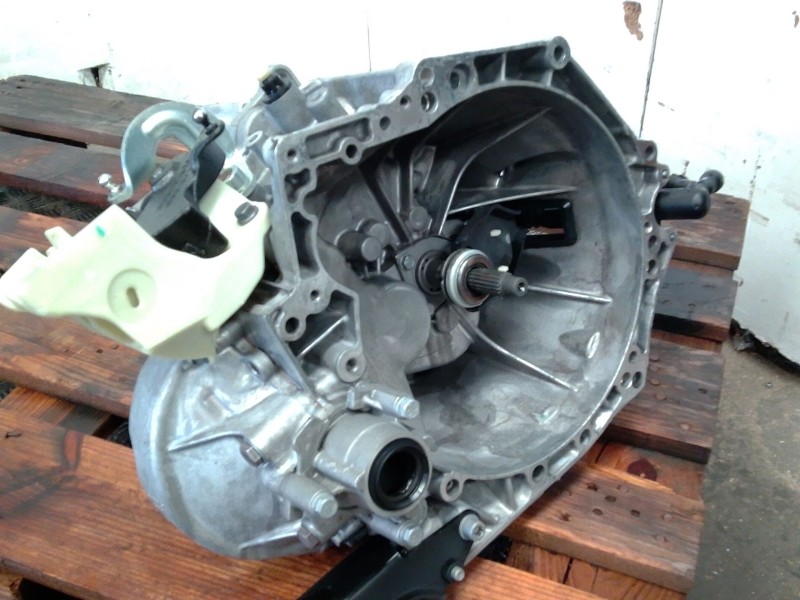 Recambio de caja cambios para peugeot 208 i (ca_, cc_) 1.2 thp 110 referencia OEM IAM 20ET26  