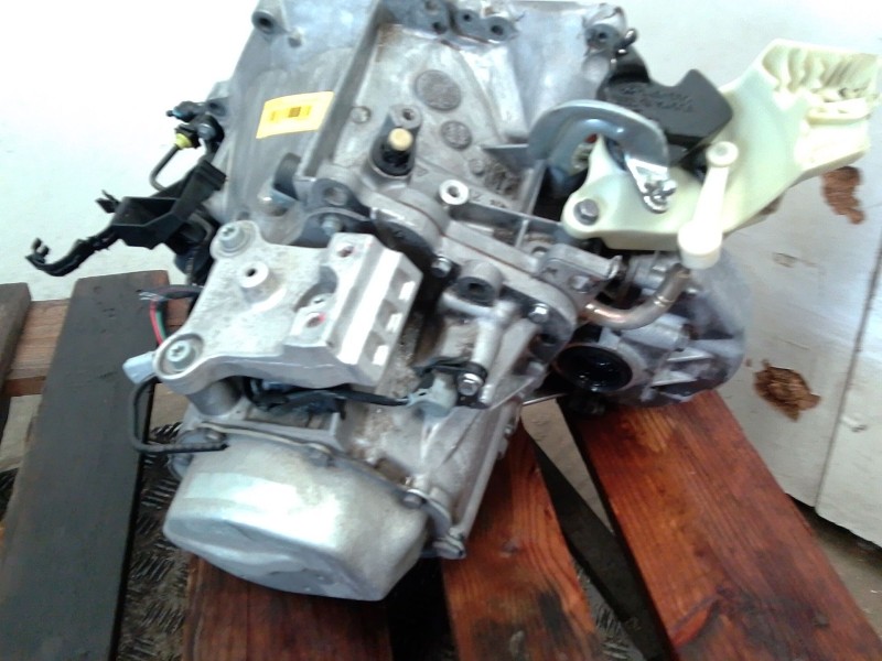 Recambio de caja cambios para peugeot 208 i (ca_, cc_) 1.2 thp 110 referencia OEM IAM 20ET26  