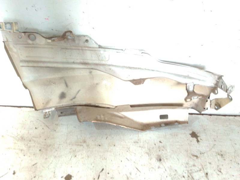 Recambio de aleta delantera izquierda para iveco daily vi furgoneta 33s11, 35s11, 35c11 referencia OEM IAM   