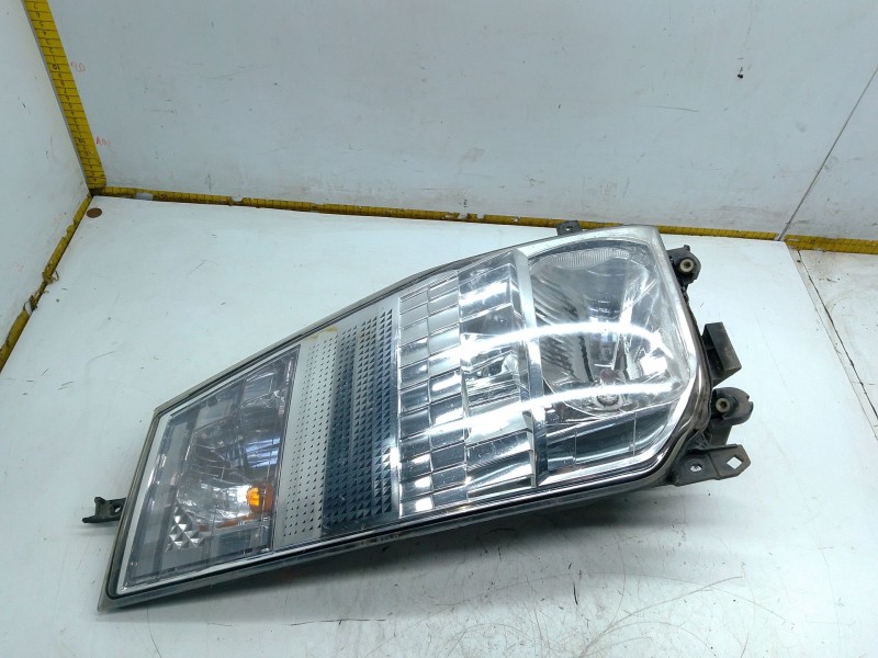 Recambio de faro derecho para renault maxity referencia OEM IAM 26010MB41B  