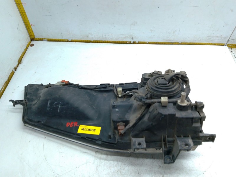 Recambio de faro derecho para renault maxity referencia OEM IAM 26010MB41B  