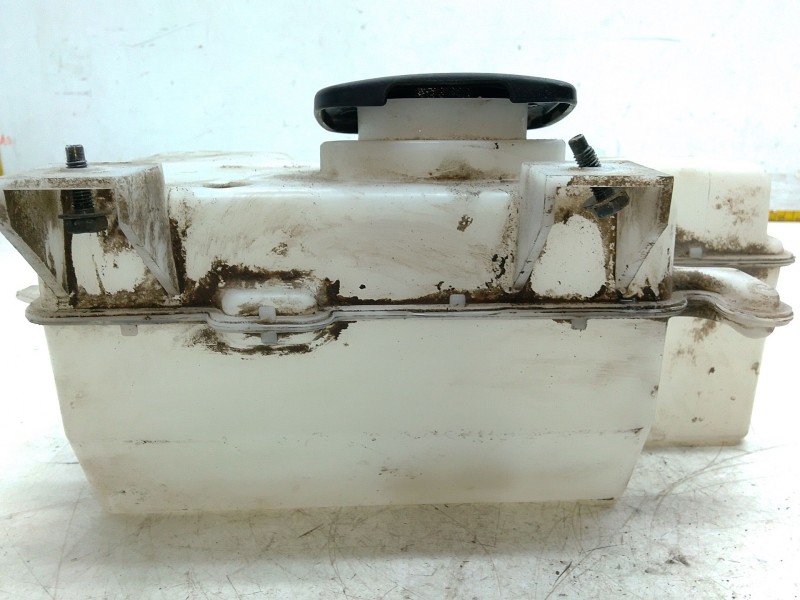 Recambio de deposito limpia para renault maxity referencia OEM IAM   