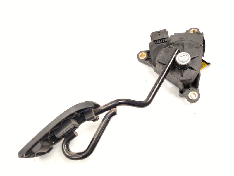 Recambio de pedal acelerador para renault maxity referencia OEM IAM 18005LE00A  