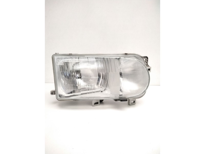 Recambio de faro derecho para nissan serena (c23) 2.0 referencia OEM IAM 260107C008 NISSAN 67735060