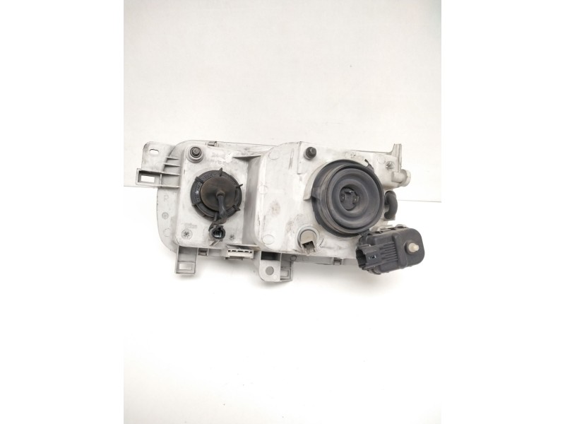 Recambio de faro derecho para nissan serena (c23) 2.0 referencia OEM IAM 260107C008 NISSAN 67735060