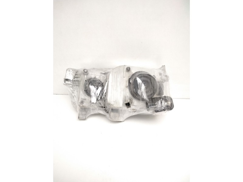 Recambio de faro derecho para » otros... premium 370 26 g 6x2 referencia OEM IAM 260107C011 NISSAN 67736080