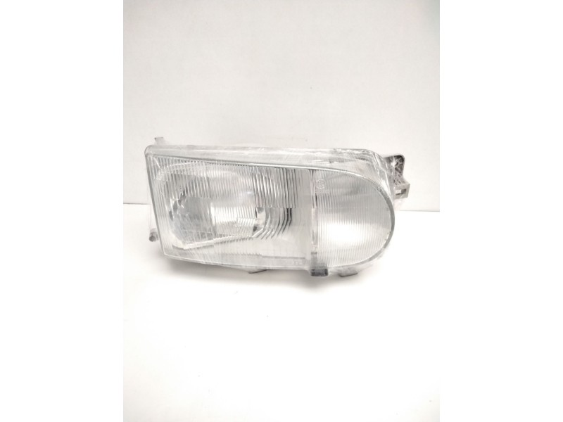 Recambio de faro derecho para » otros... premium 370 26 g 6x2 referencia OEM IAM 260107C008 NISSAN 67735060