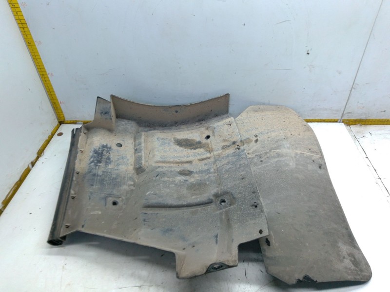 Recambio de guardabarro de cabina delantero izquierdo para renault maxity referencia OEM IAM 63101LC60A  