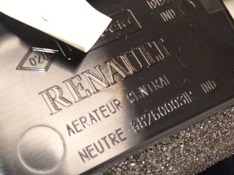 Recambio de aireador central para renault grand scénic iii (jz0/1_) 1.5 dci referencia OEM IAM 682600031R  