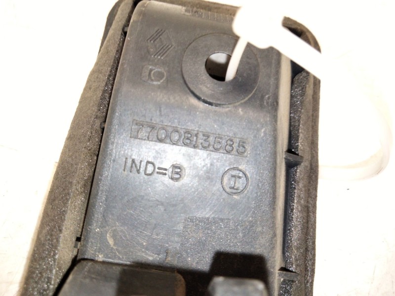 Recambio de maneta interior delantera izquierda para renault 19 ii (b/c53_) 1.8 (b/c53y) referencia OEM IAM 7700813585  