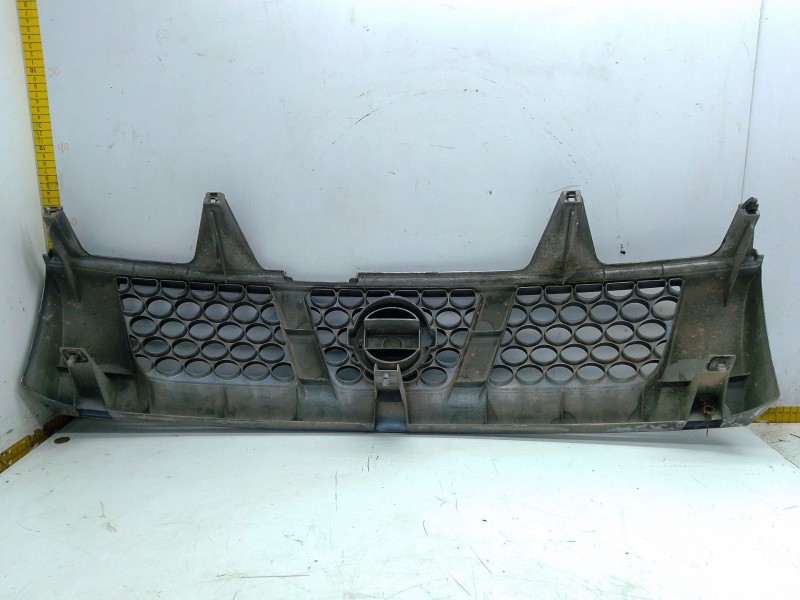 Recambio de rejilla delantera para nissan pick up (d22) 2.5 di referencia OEM IAM 52310VK000  