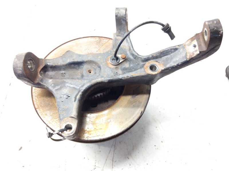 Recambio de mangueta delantera derecha para renault maxity referencia OEM IAM   