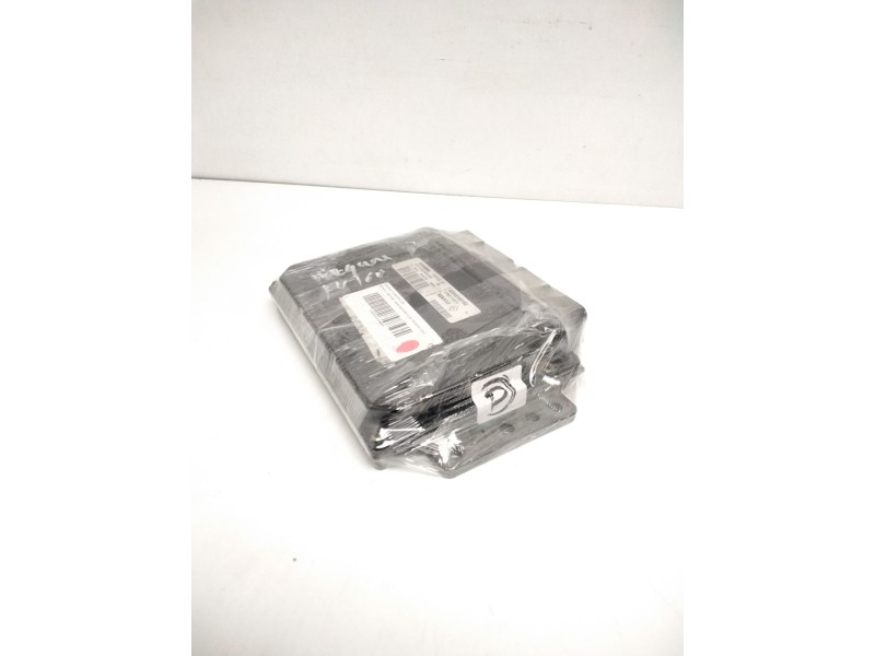 Recambio de centralita motor uce para » otros... premium 370 26 g 6x2 referencia OEM IAM S110030048B 8200046162 7700110471