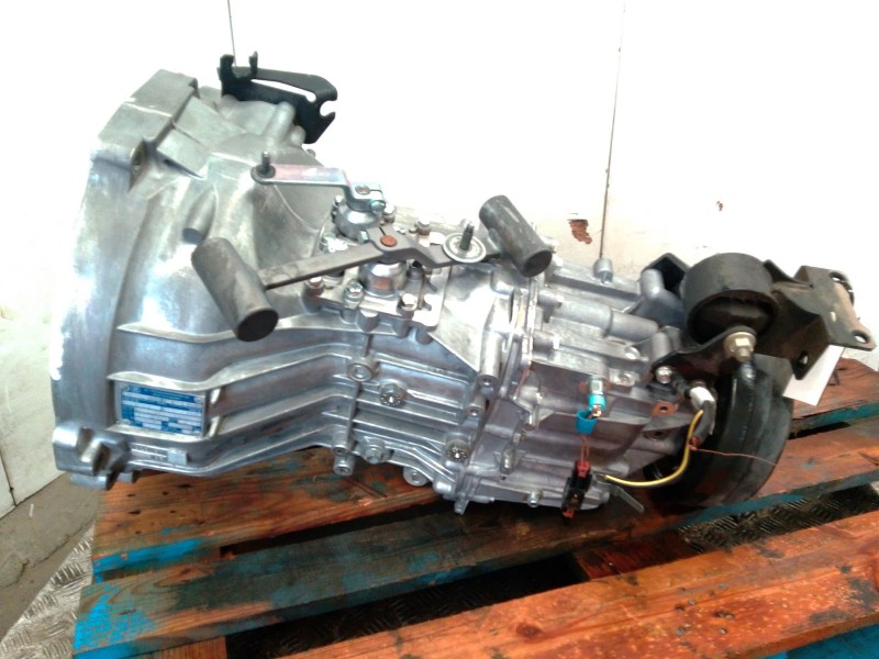 Recambio de caja cambios para renault maxity referencia OEM IAM 13230750  
