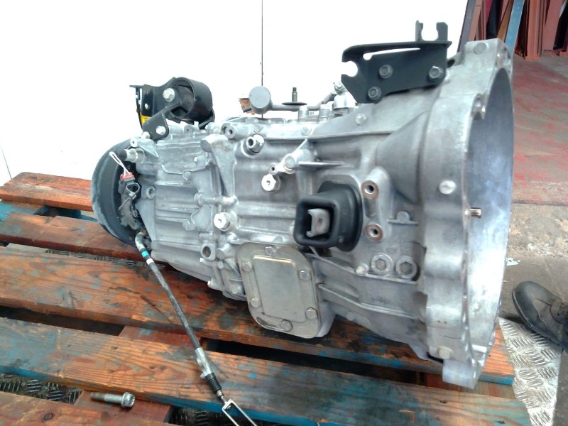 Recambio de caja cambios para renault maxity referencia OEM IAM 13230750  