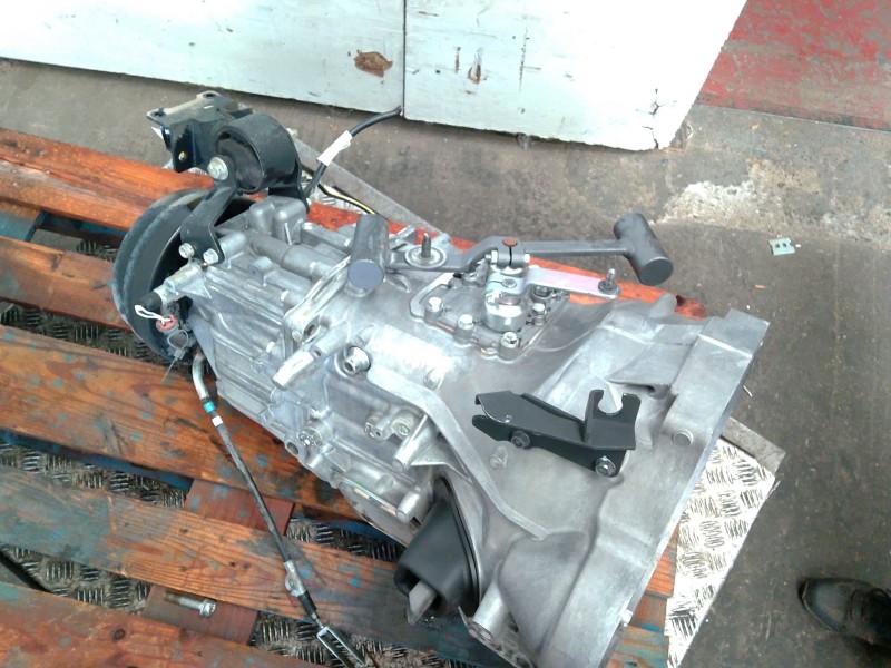 Recambio de caja cambios para renault maxity referencia OEM IAM 13230750  