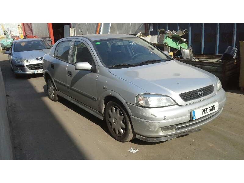 opel astra g berlina del año 2000