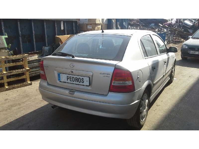 opel astra g berlina del año 2000