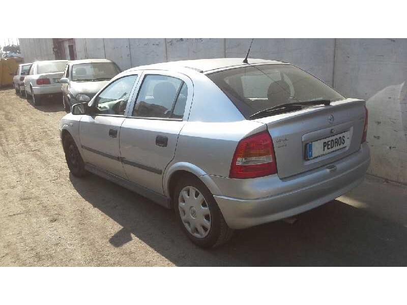opel astra g berlina del año 2000