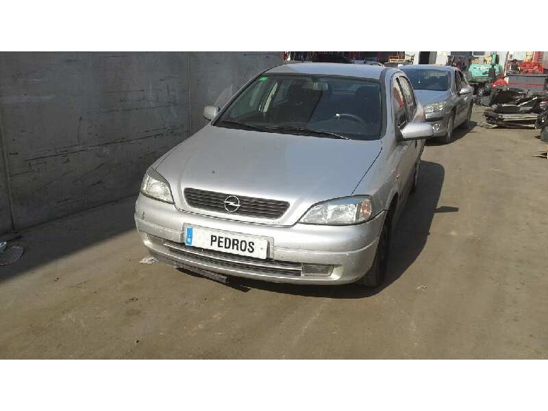 opel astra g berlina del año 2000