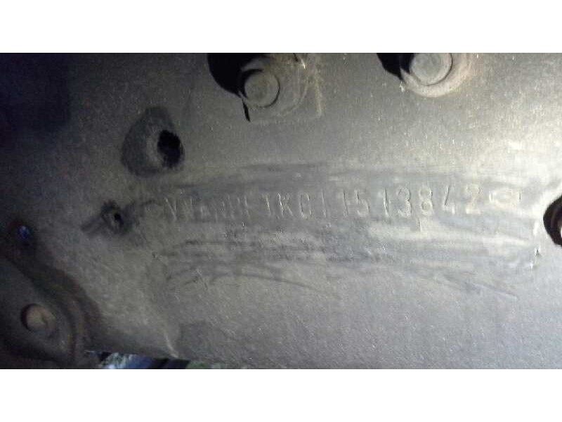 nissan atleon del año 2001