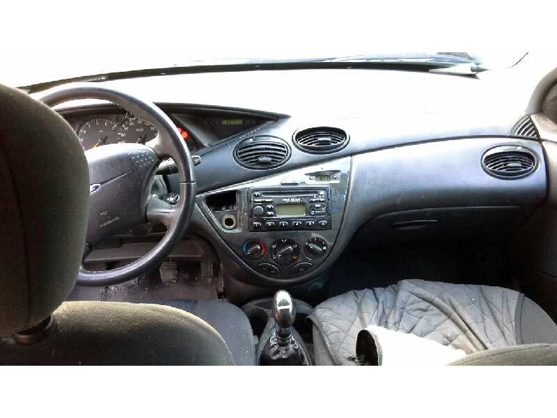 ford focus berlina (cak) del año 2000