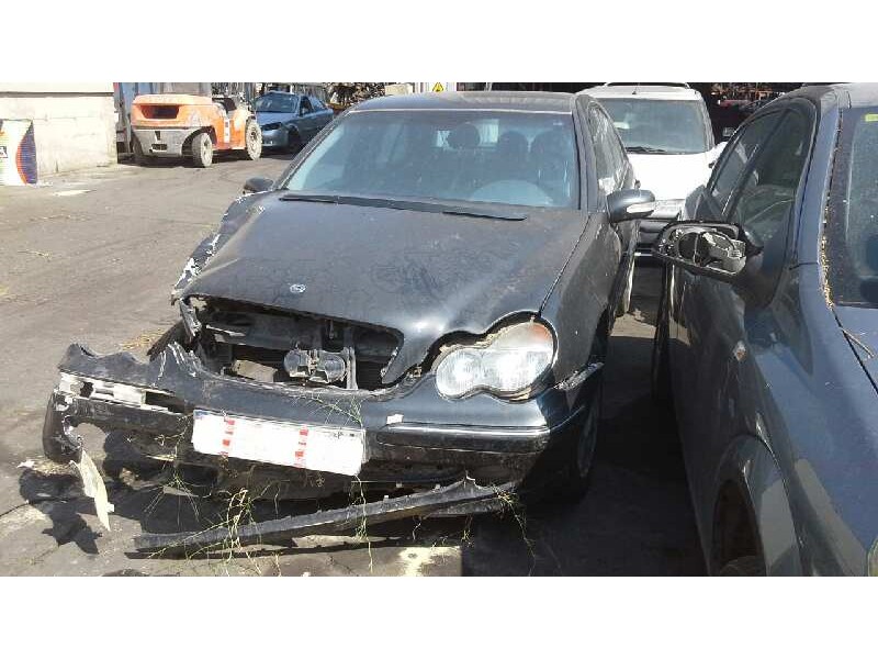 mercedes-benz clase c (w203) berlina del año 2002