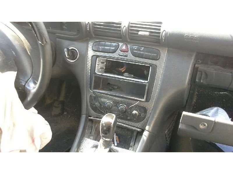 mercedes-benz clase c (w203) berlina del año 2002