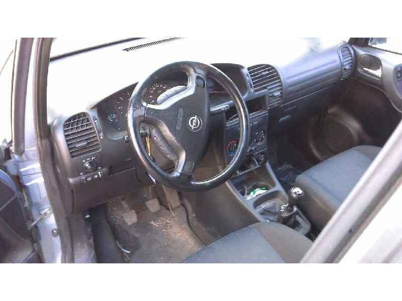 opel zafira a del año 2001