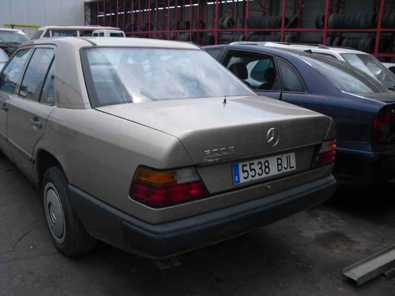 mercedes-benz clase e (w124) berlina del año 1950