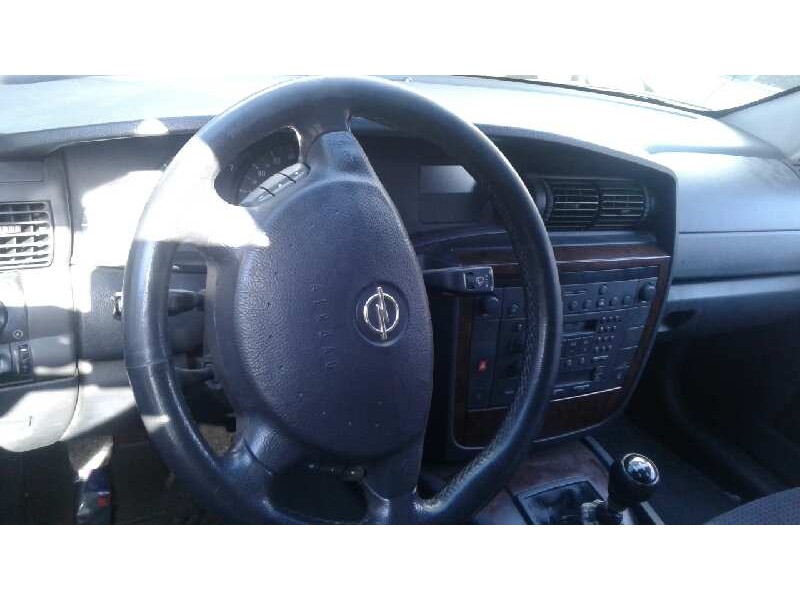 opel omega b del año 2000