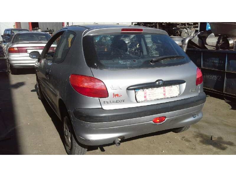 peugeot 206 berlina del año 2000
