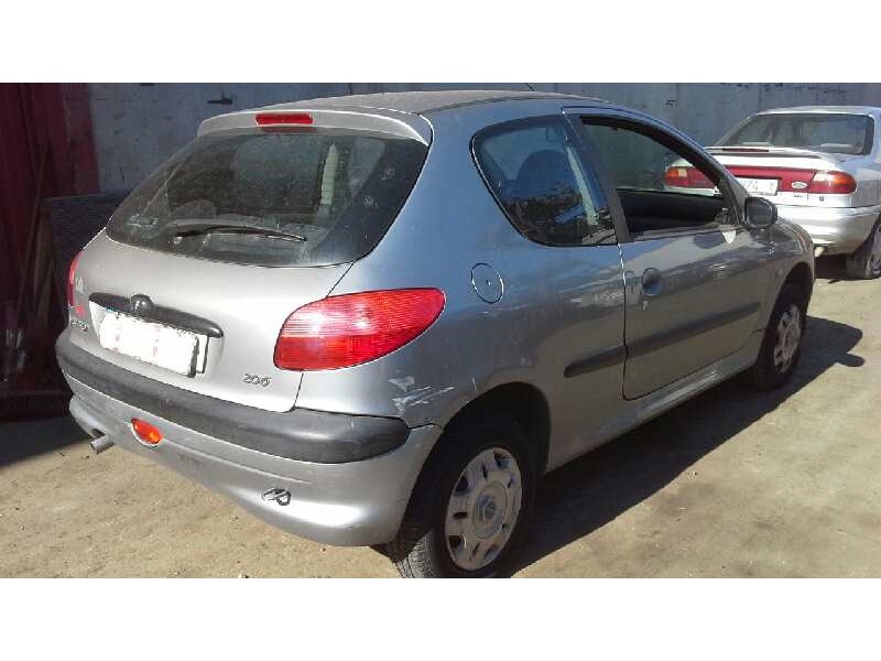 peugeot 206 berlina del año 2000