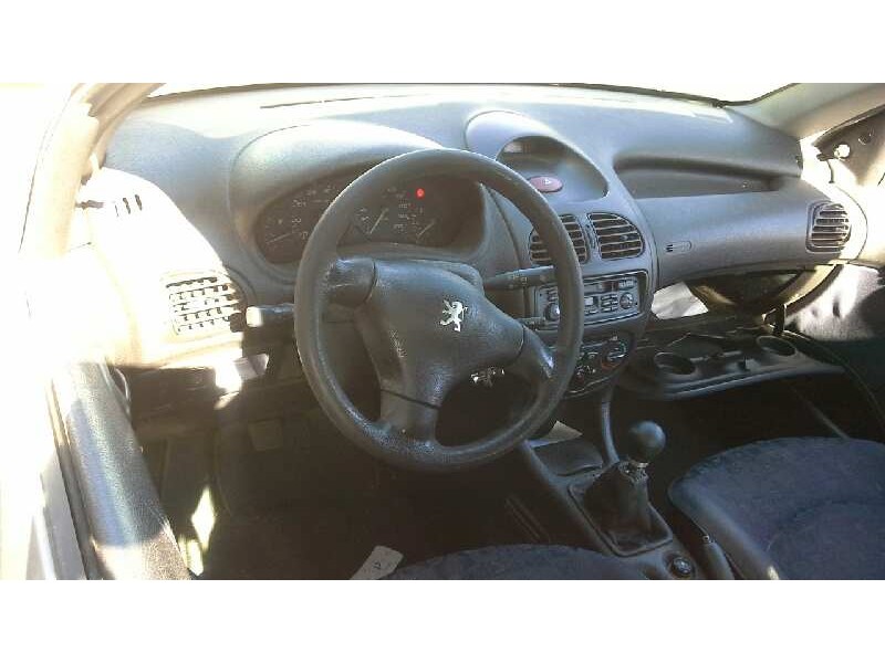peugeot 206 berlina del año 2000