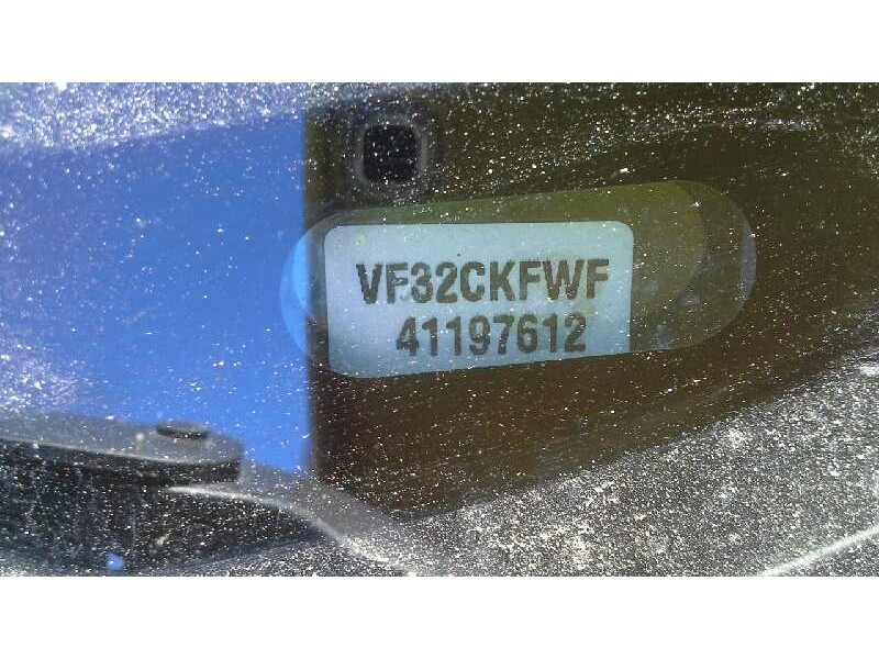 peugeot 206 berlina del año 2000