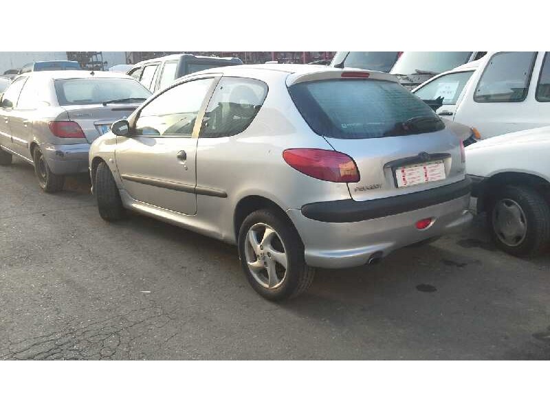 peugeot 206 berlina del año 2001