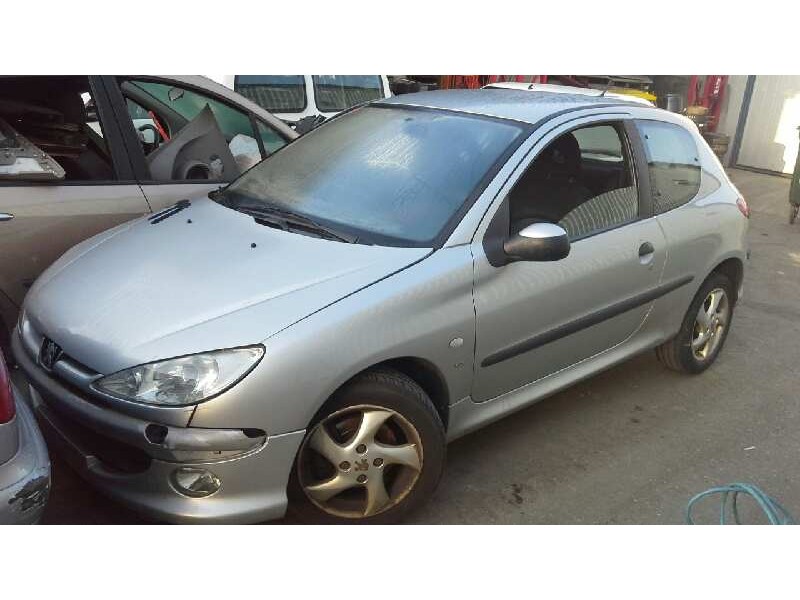 peugeot 206 berlina del año 2001