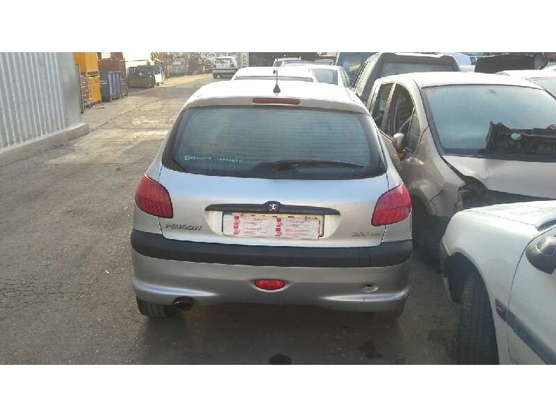 peugeot 206 berlina del año 2001