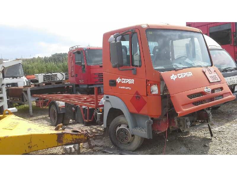 nissan atleon del año 2003