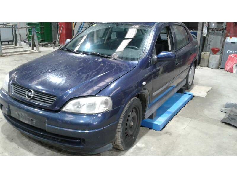 opel astra g berlina del año 2000