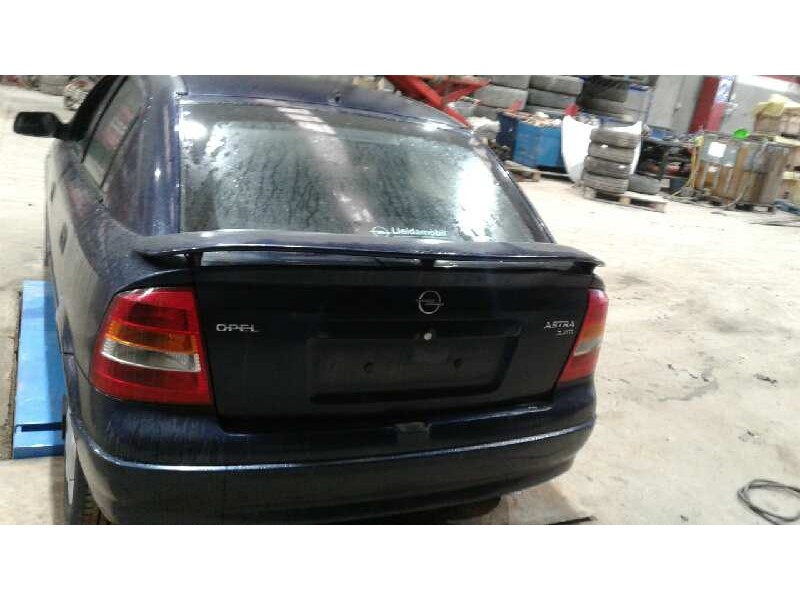 opel astra g berlina del año 2000