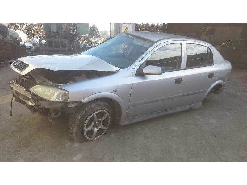 opel astra g berlina del año 2000