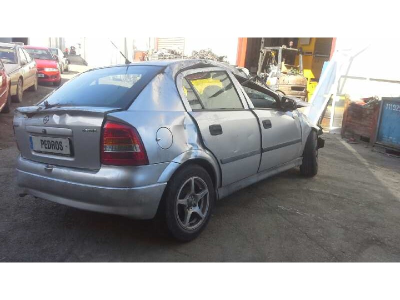 opel astra g berlina del año 2000