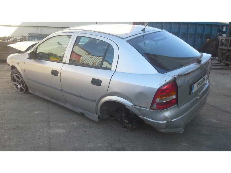 opel astra g berlina del año 2000