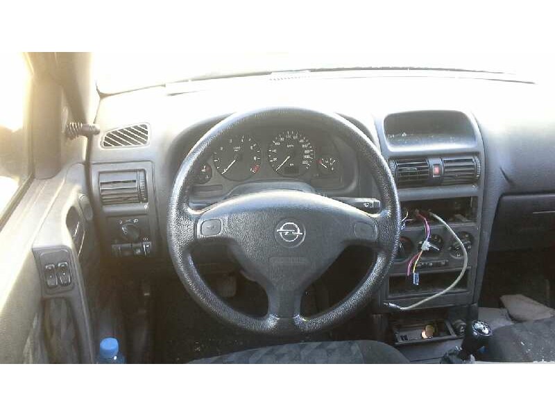 opel astra g berlina del año 2000
