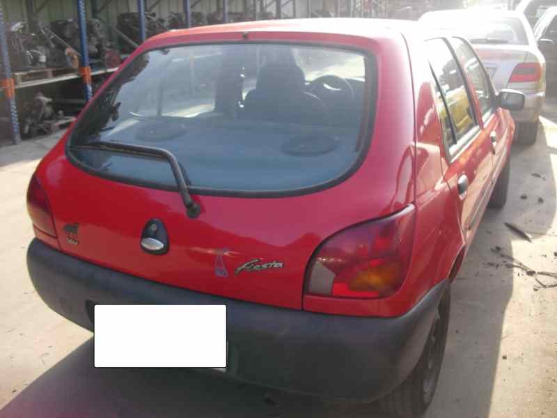 ford fiesta berlina del año 1996