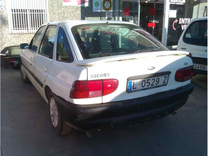 ford escort berlina/turnier del año 1990