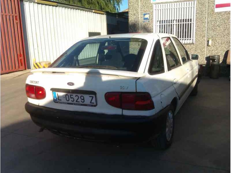 ford escort berlina/turnier del año 1990