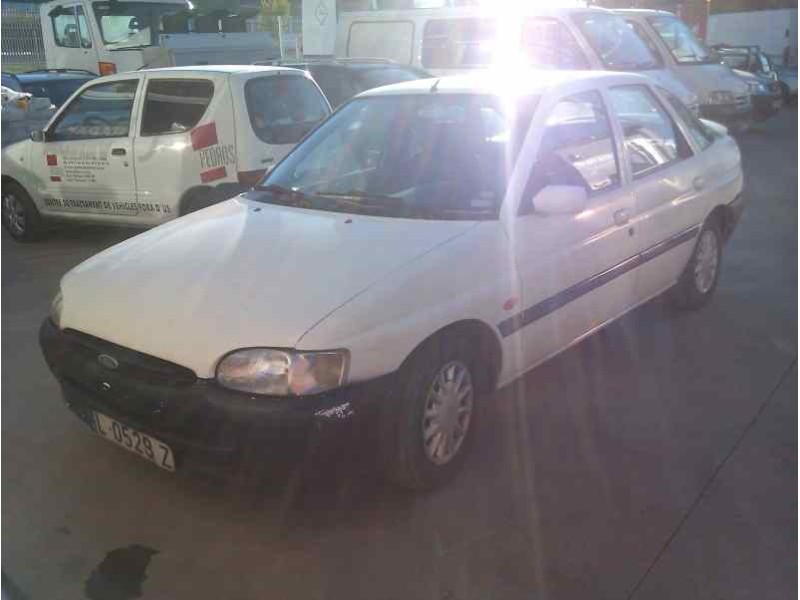 ford escort berlina/turnier del año 1990